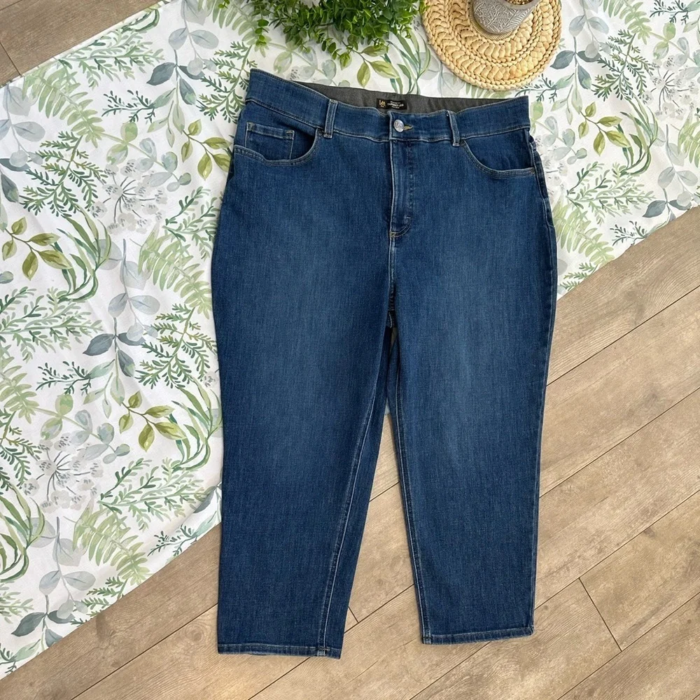 Lee Plus Women’s Relaxed Fit Tapered Leg High Rise Denim Blue Jeans 20W Medium